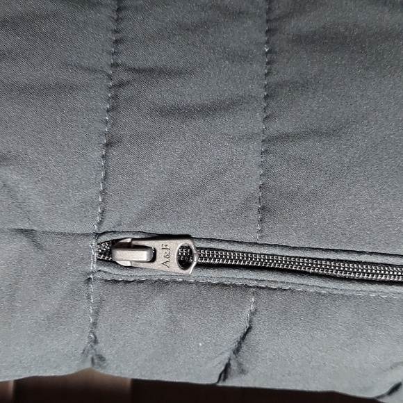 Abercrombie & Fitch NWOT stretch lightweight, packable puffer Jacket - Picture 10 of 15